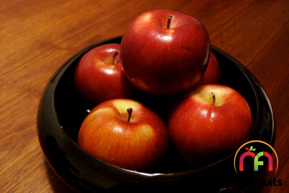 the Sale of the Best Apple Fruit at Cheap Price