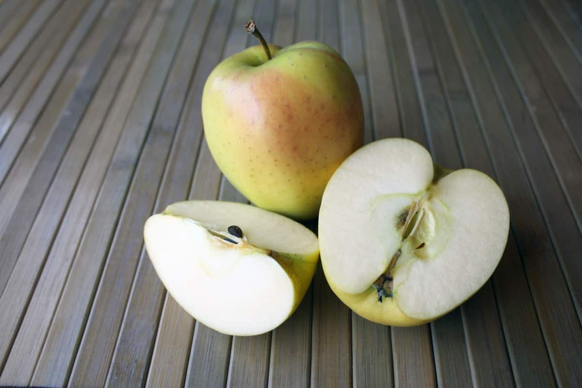  Buy Japanese Apples | Selling All Types of Japanese Apples At a Reasonable Price 